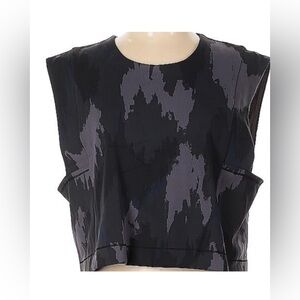 7. Robert Gelller X Lululemon Size 10-12